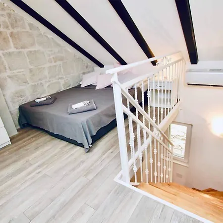 Dalmatian White Shell Apartment- Two Bedroom Kaštela