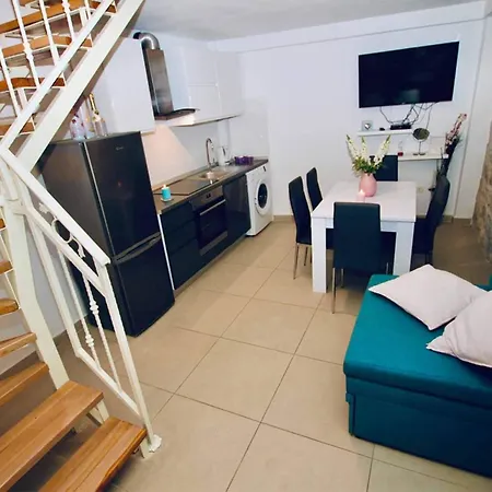 Dalmatian White Shell Apartment- Two Bedroom Apartman