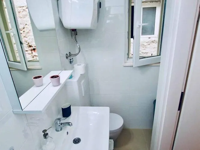 Dalmatian White Shell Apartment- Two Bedroom Apartman Kaštela