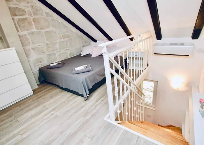 Dalmatian White Shell Apartment- Two Bedroom Kaštela
