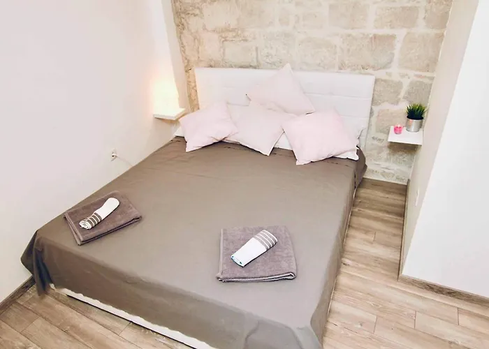 Dalmatian White Shell Apartment- Two Bedroom Apartman Kaštela