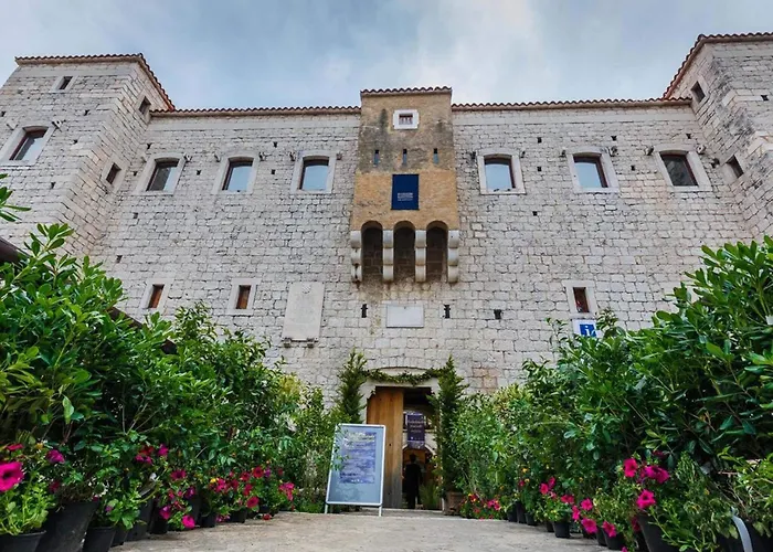 Dalmatian White Shell Apartment- Two Bedroom Apartman Kaštela