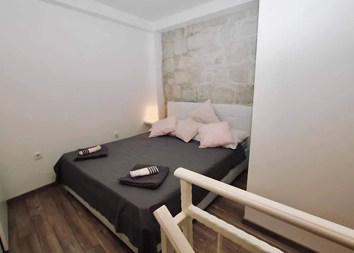 Dalmatian White Shell Apartment- Two Bedroom * Kaštela