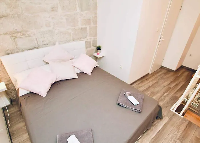 Dalmatian White Shell Apartment- Two Bedroom * Kaštela